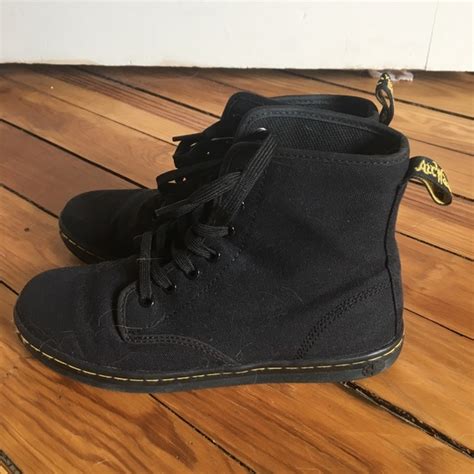 Shop Men's Dr. Martens Brown Gold Size 11 Boots at a discounted price at Poshmark. Description: Men’s 11/ Women’s 12 Fleece lining Worn once. Sold by ceerenee85. Fast delivery, full service customer support.